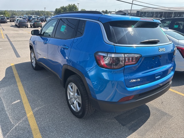 2022 Jeep Compass Latitude photo 3