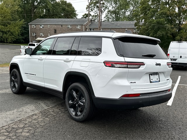 2025 Jeep Grand Cherokee Limited photo 2