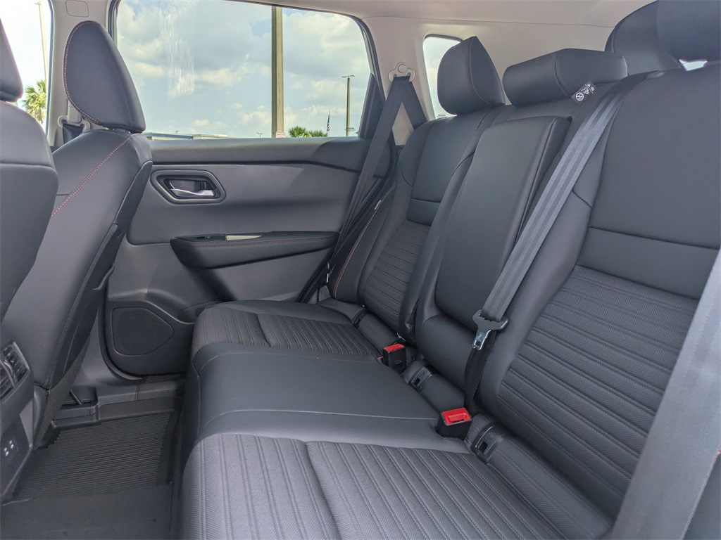 2026 Nissan Rogue SV photo 15