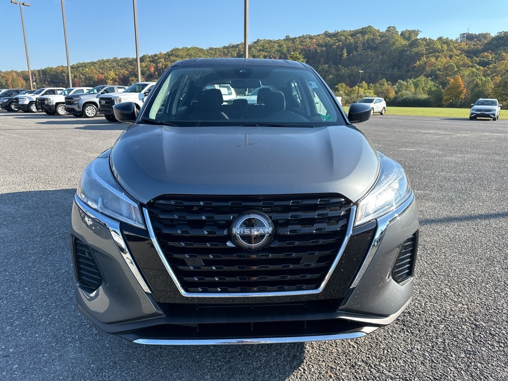 2025 Nissan Kicks Play S photo 3