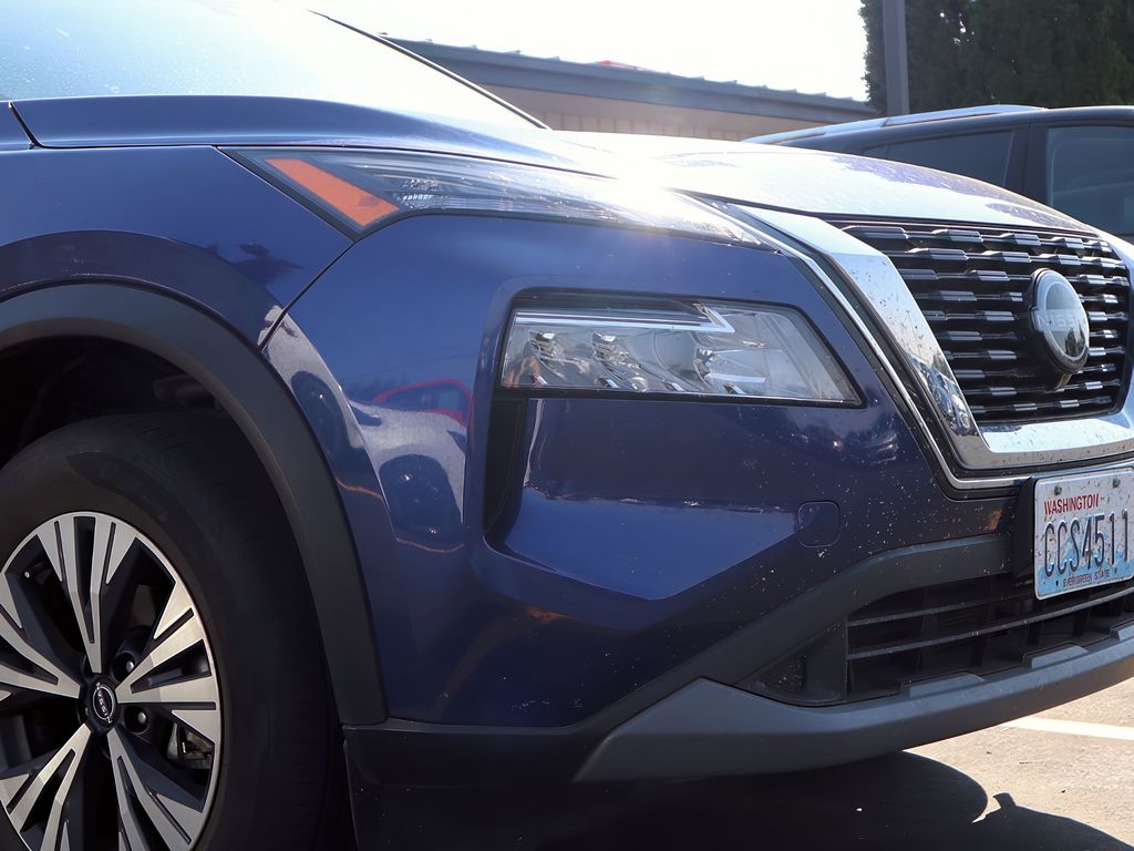 2022 Nissan Rogue SV photo 8