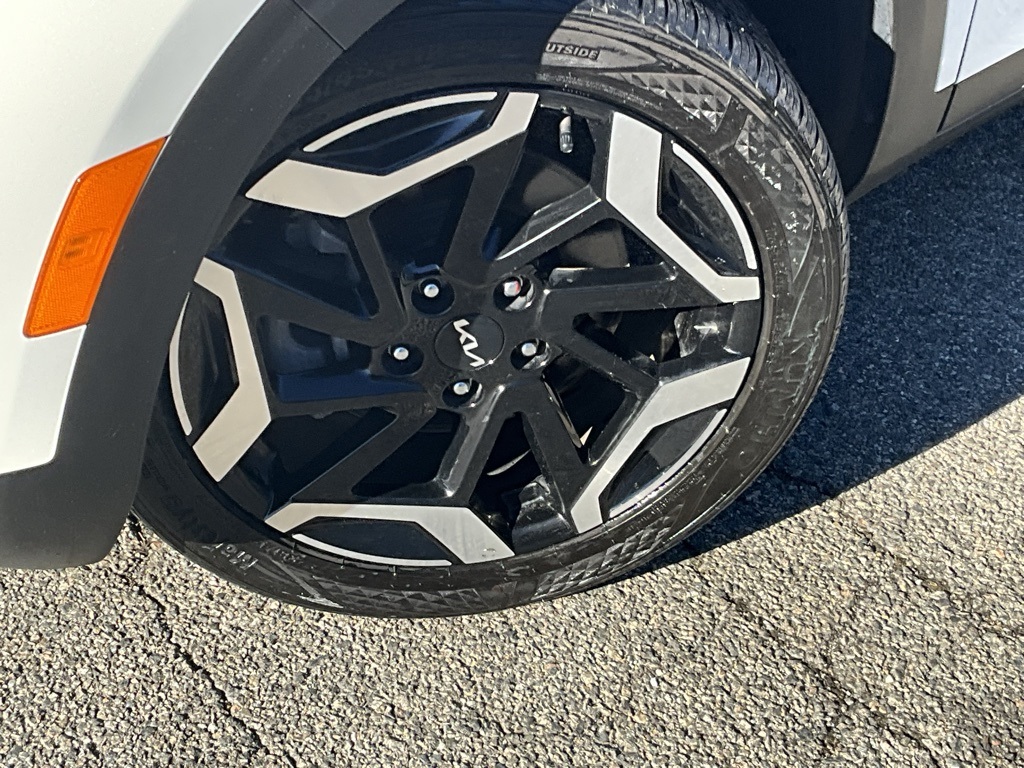 2024 Kia Seltos SX photo 2