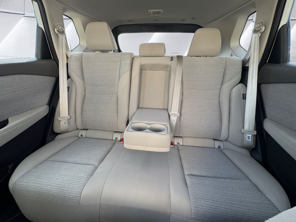 2022 Nissan Rogue SV photo 18