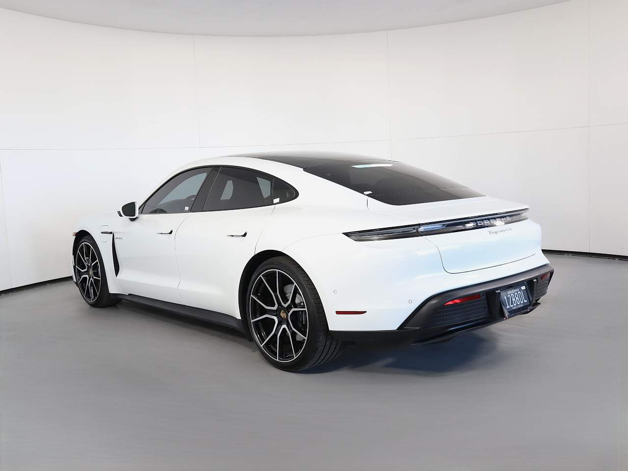 2025 Porsche Taycan 4S photo 3