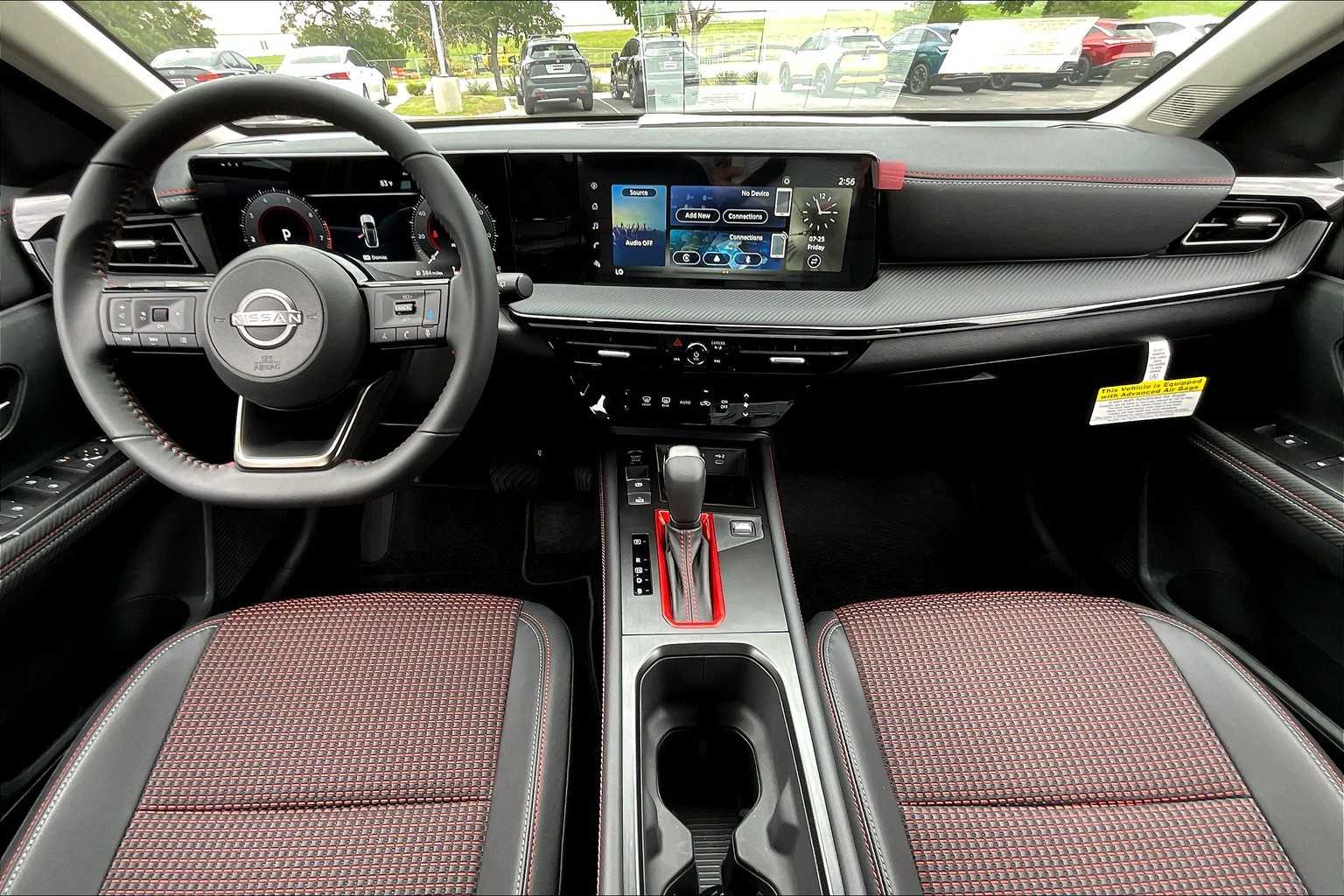 2025 Nissan Kicks SR photo 5