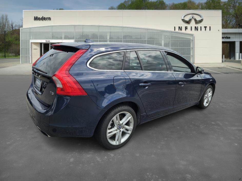 2015 Volvo V60 T5 Drive-E Platinum photo 4