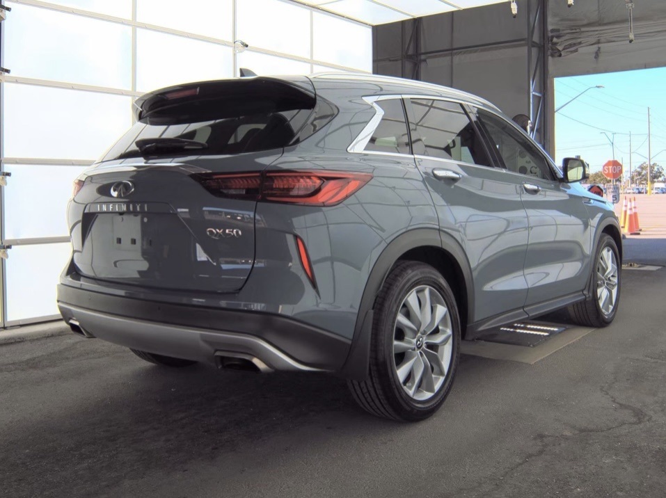 2022 Infiniti QX50 Luxe photo 2