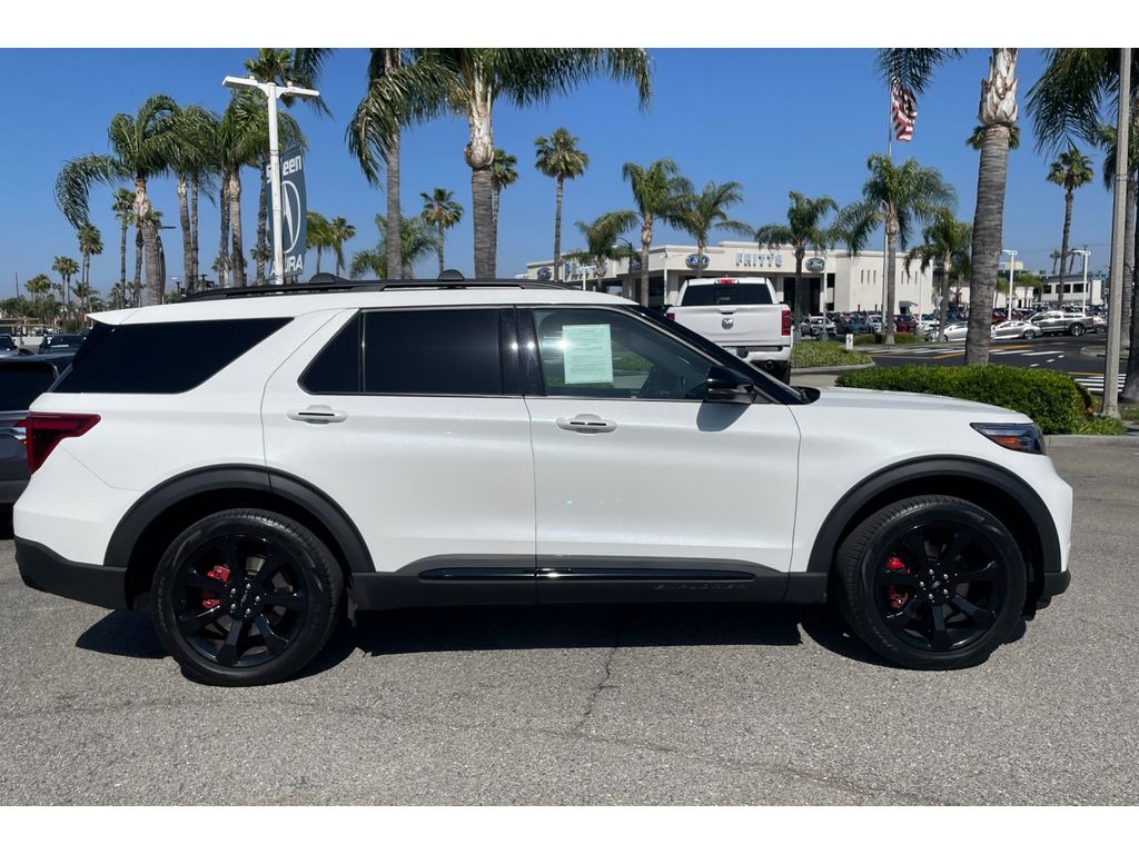 2023 Ford Explorer ST photo 6