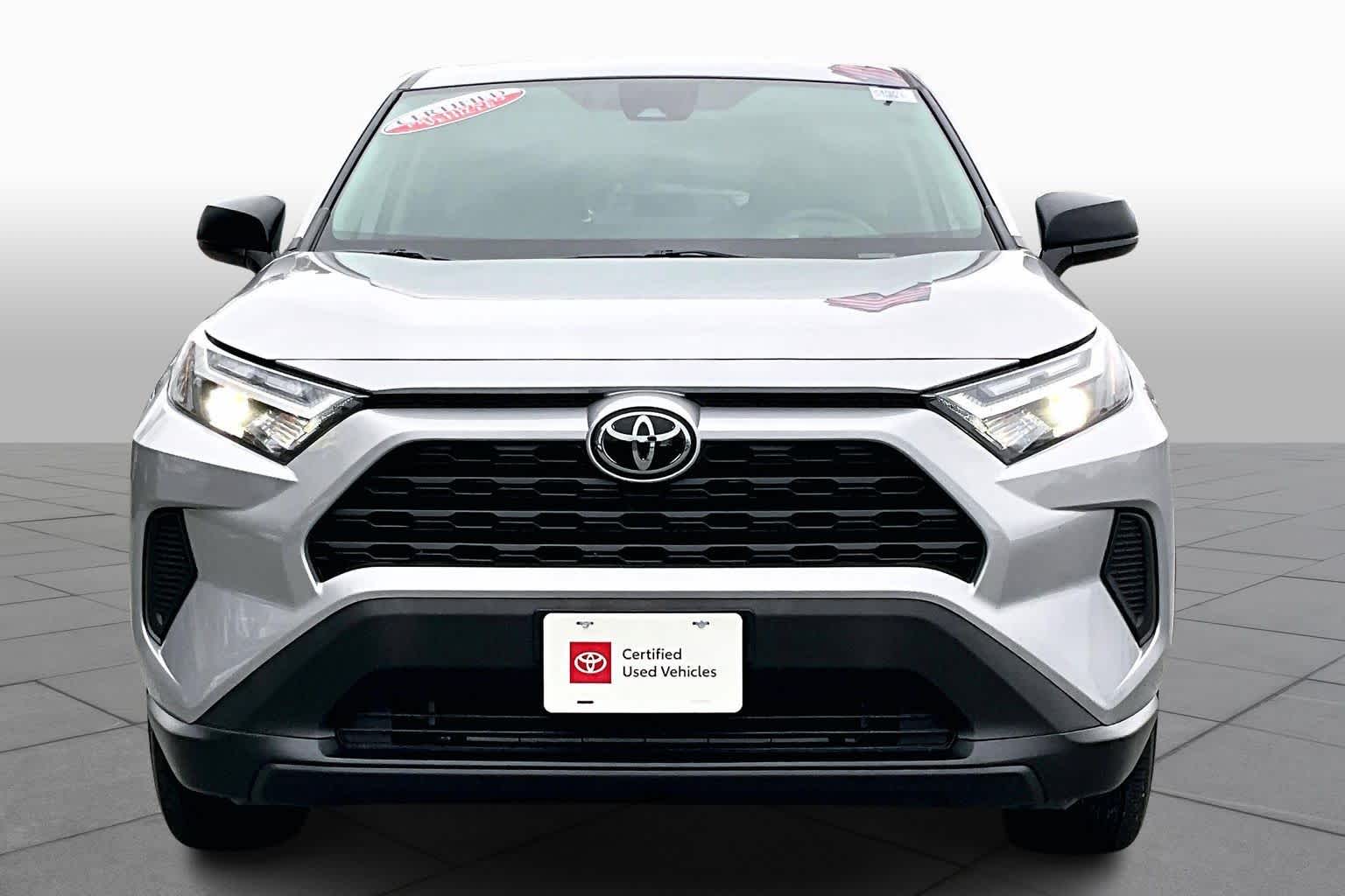 2024 Toyota RAV4 LE photo 3