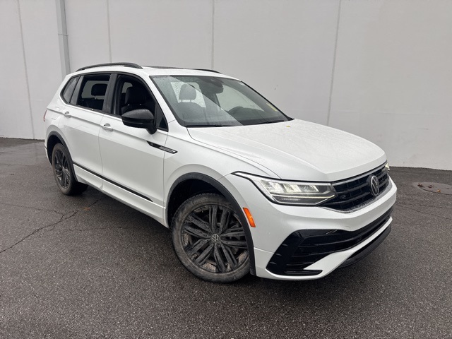 Certified 2022 Volkswagen Tiguan SE R-LINE BLACK with VIN 3VVCB7AX3NM169320 for sale in Kansas City