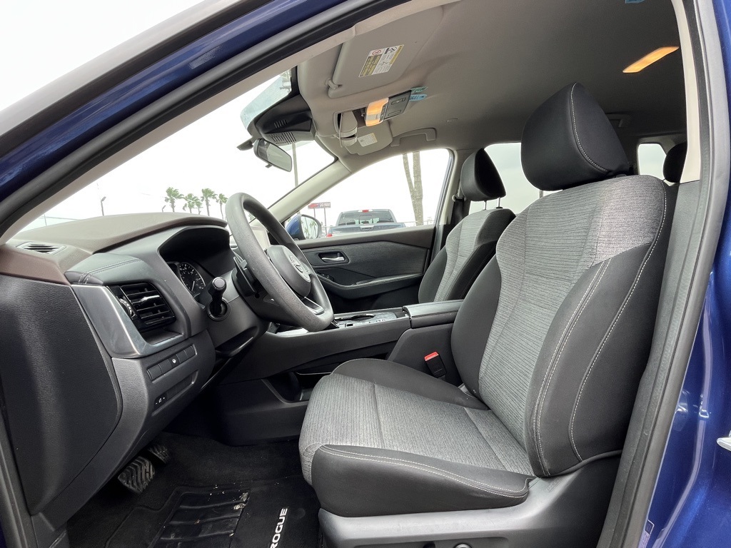 2022 Nissan Rogue SV photo 8