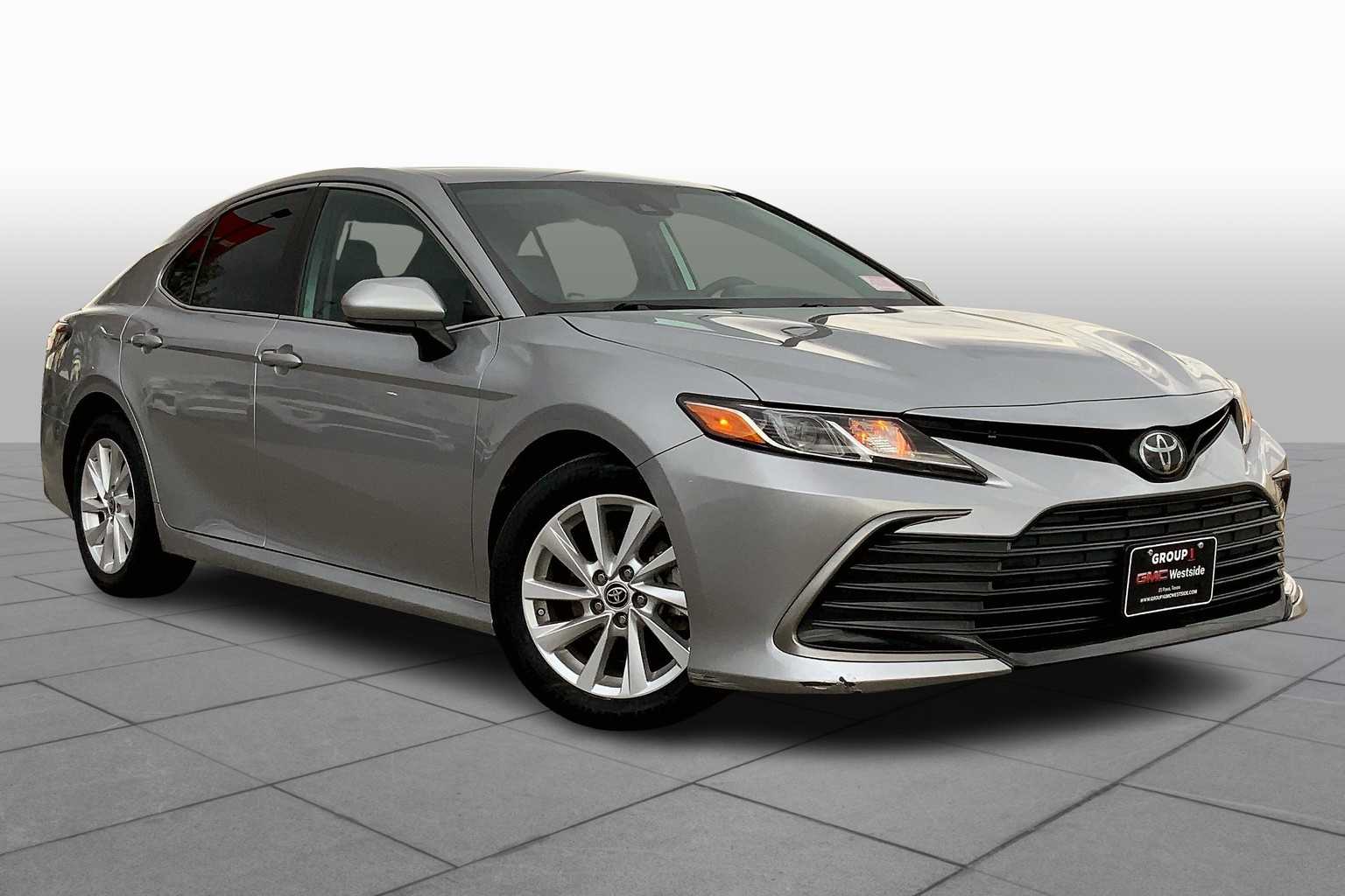 2022 Toyota Camry LE photo 2