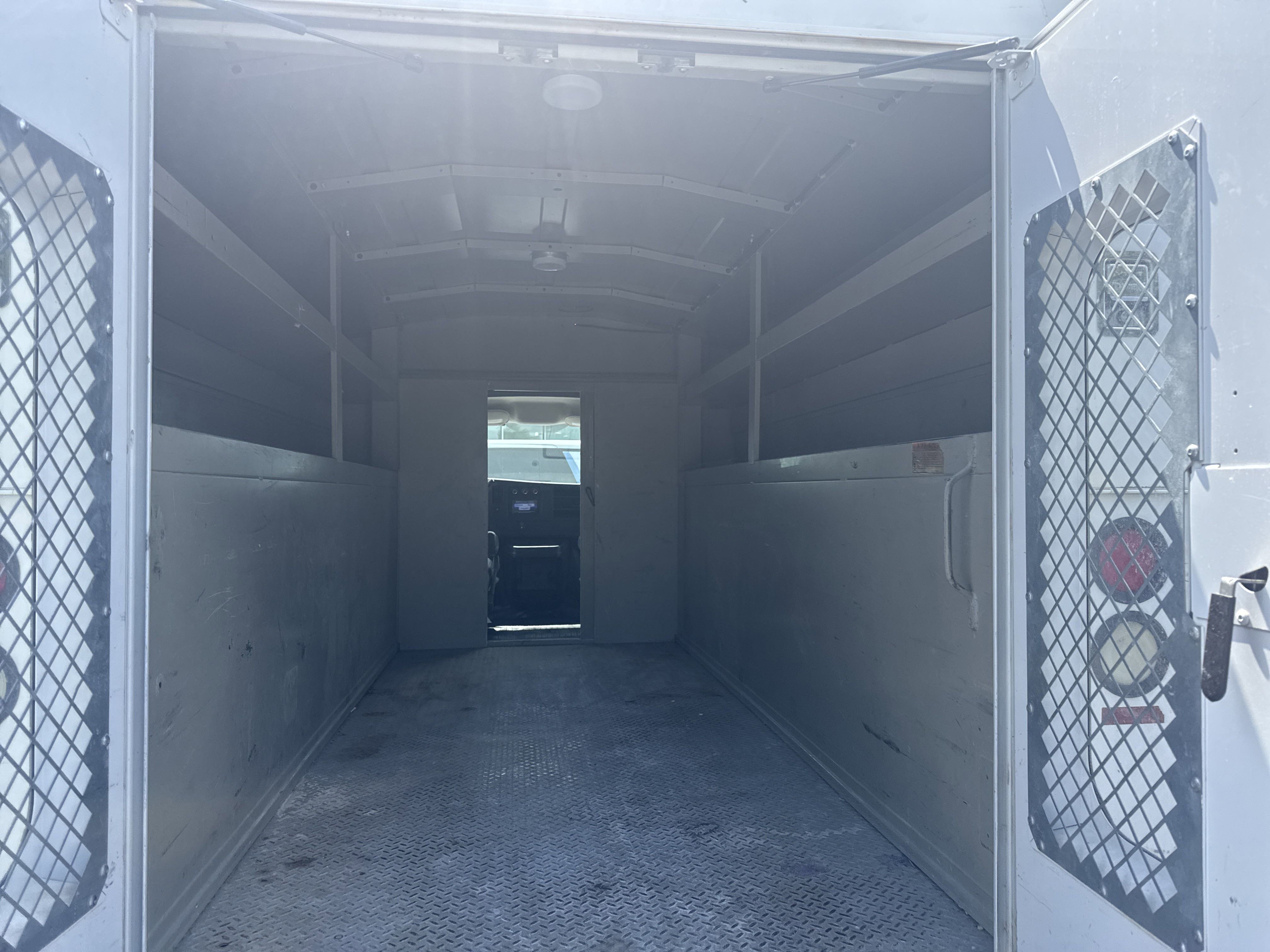 2011 Gmc Savana Cutaway 3500 photo 3