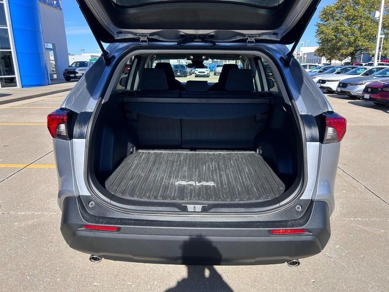 2025 Toyota RAV4 LE photo 2