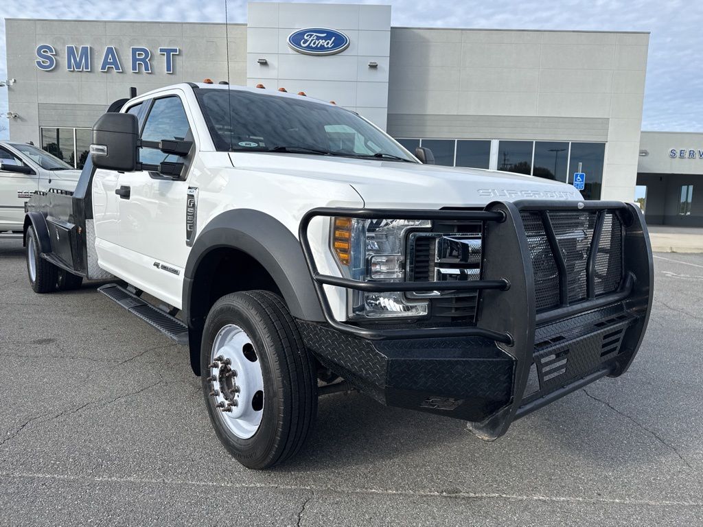 2019 Ford F-550 Super Duty Chassis Cab XLT's photo