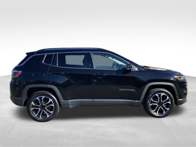 2022 Jeep Compass Limited photo 2