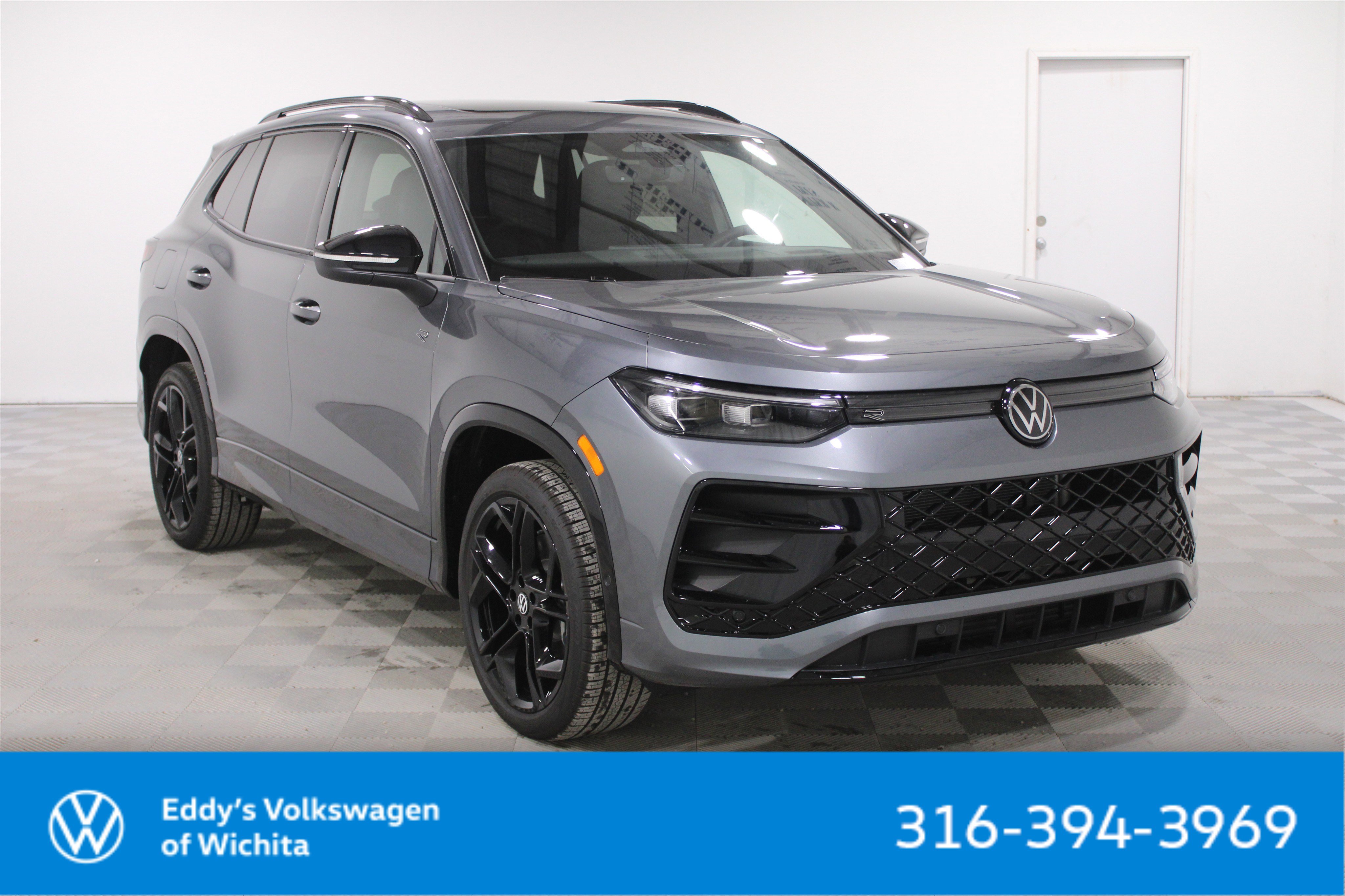 2026 Volkswagen Tiguan SE R-LINE BLACK's photo