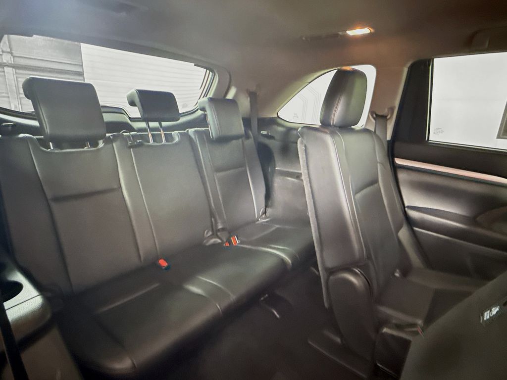 2019 Toyota Highlander XLE photo 23