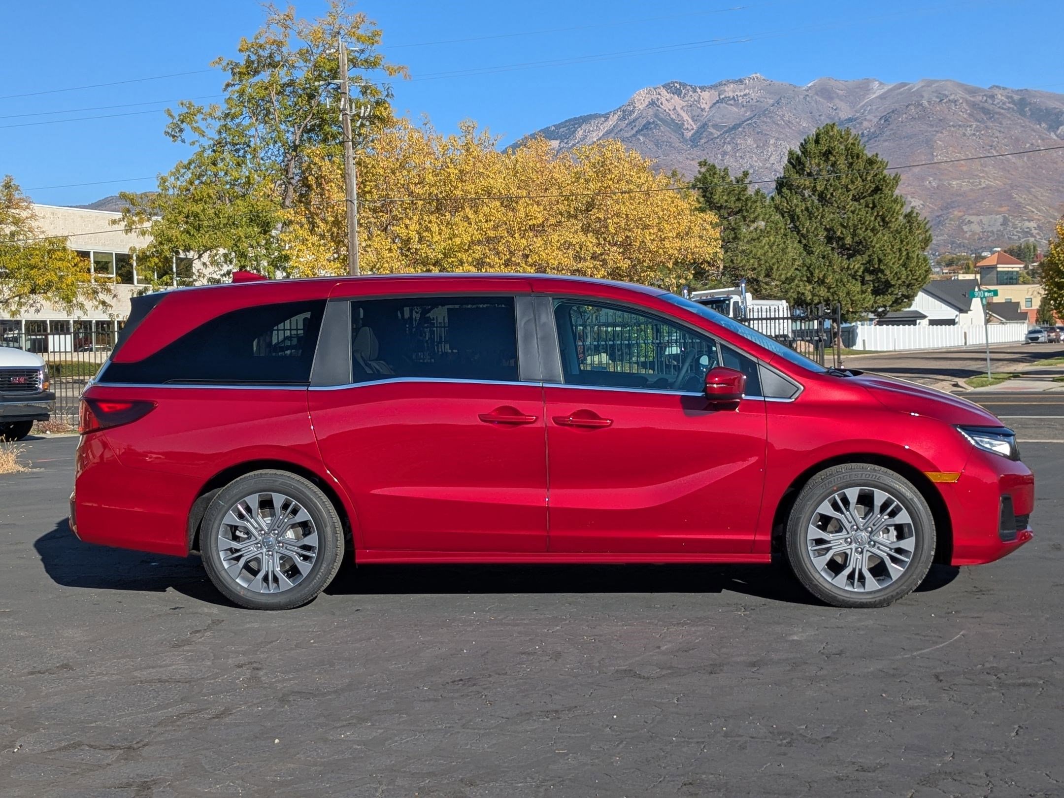 2026 Honda Odyssey Touring photo 2