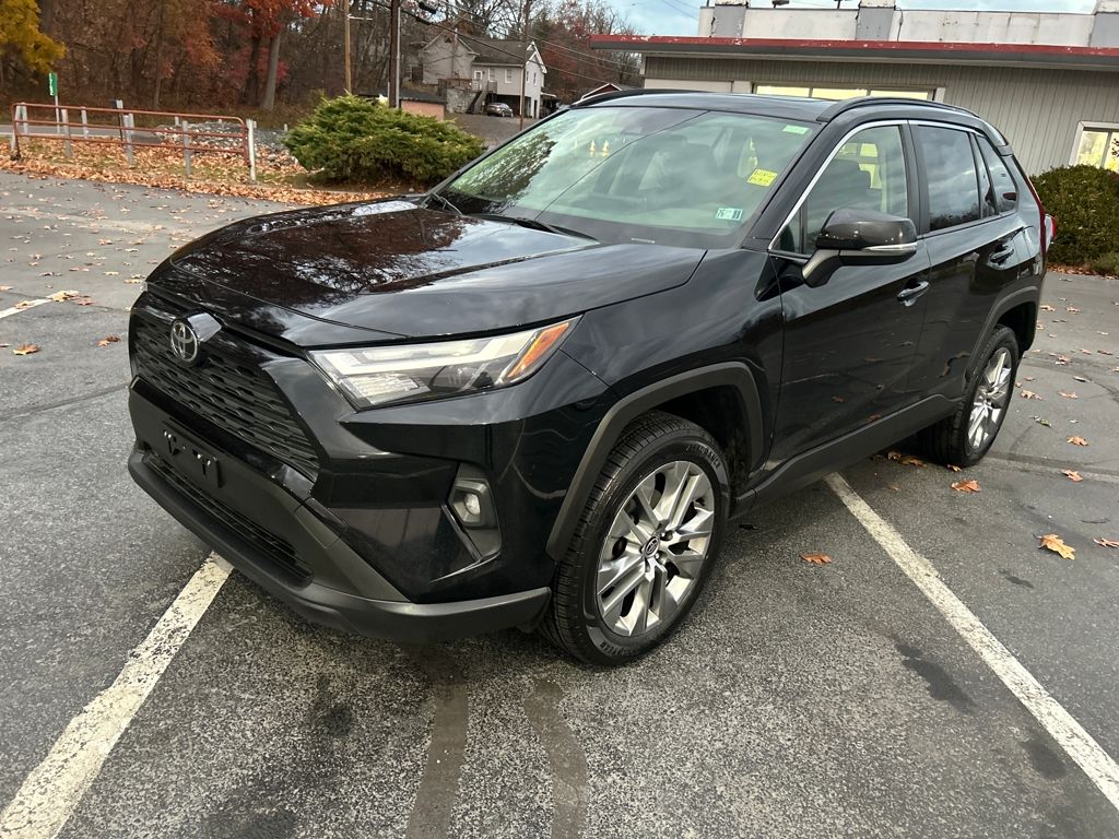 2023 Toyota RAV4 XLE Premium's photo