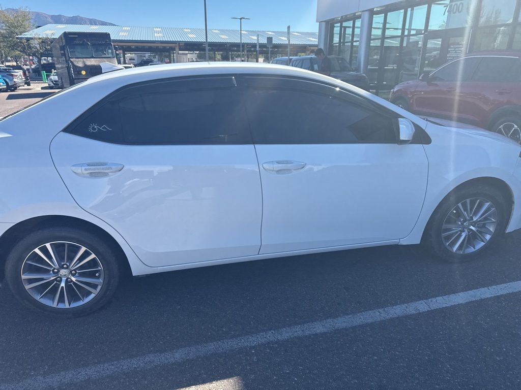 2015 Toyota Corolla LE photo 10