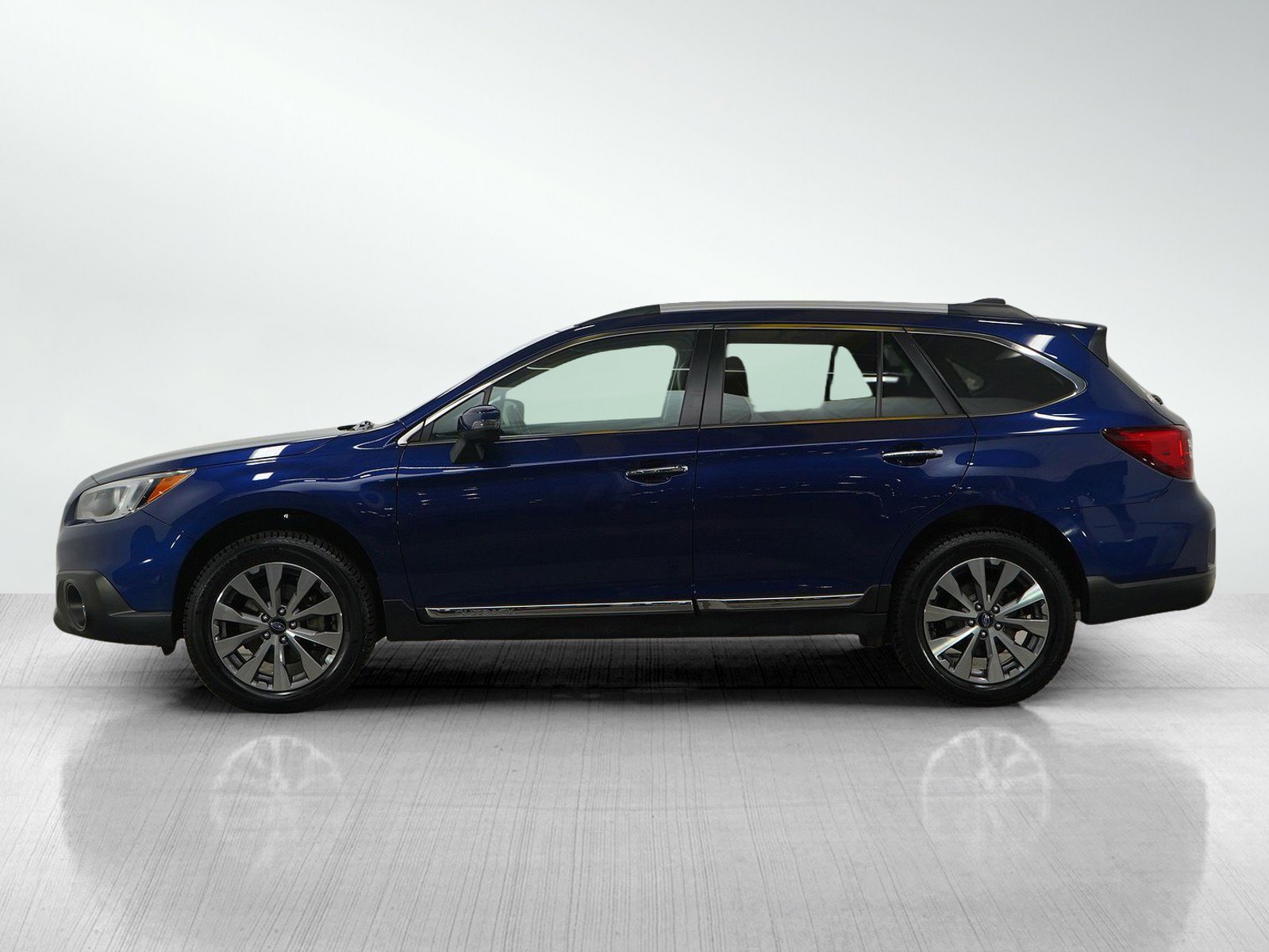 Used 2017 Subaru Outback Touring with VIN 4S4BSETC1H3354251 for sale in Burnsville, Minnesota