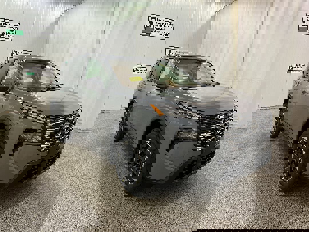 2026 Nissan Rogue SV's photo