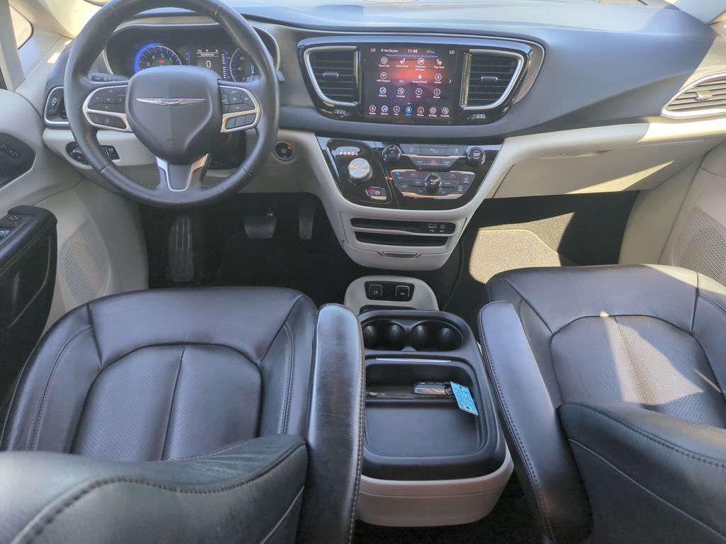 2020 Chrysler Pacifica Touring L photo 10