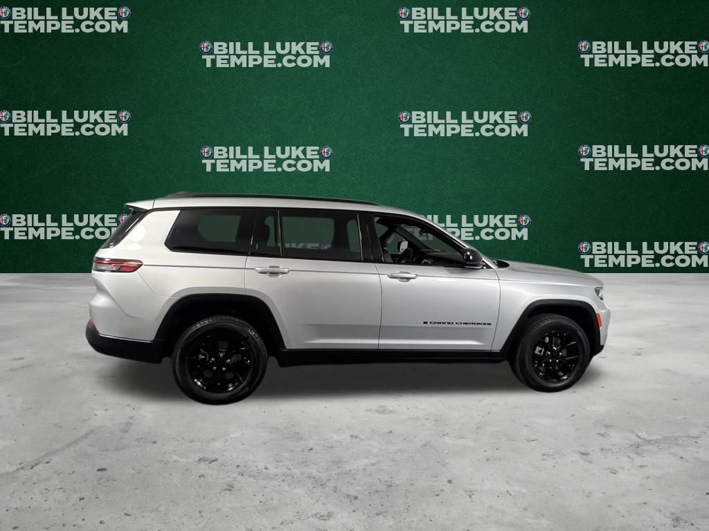 2024 Jeep Grand Cherokee Altitude photo 3