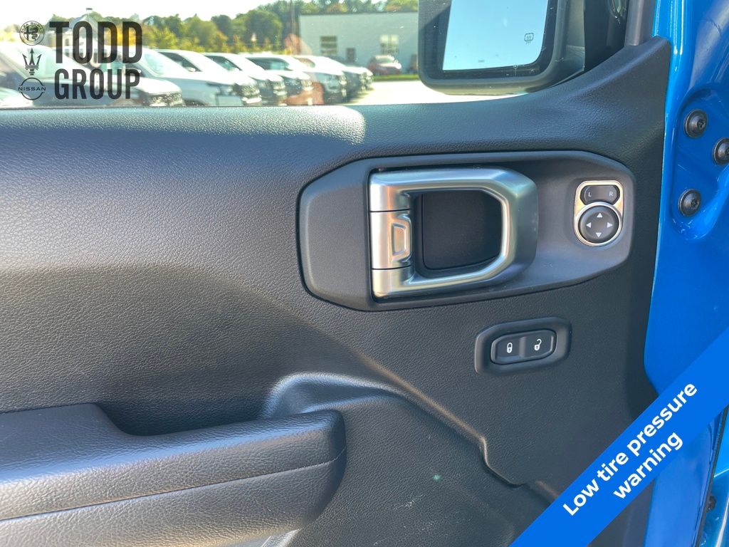 2023 Jeep Gladiator Willys photo 11