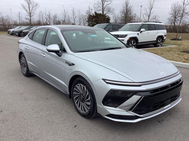 2025 Hyundai Sonata Hybrid Limited photo 3