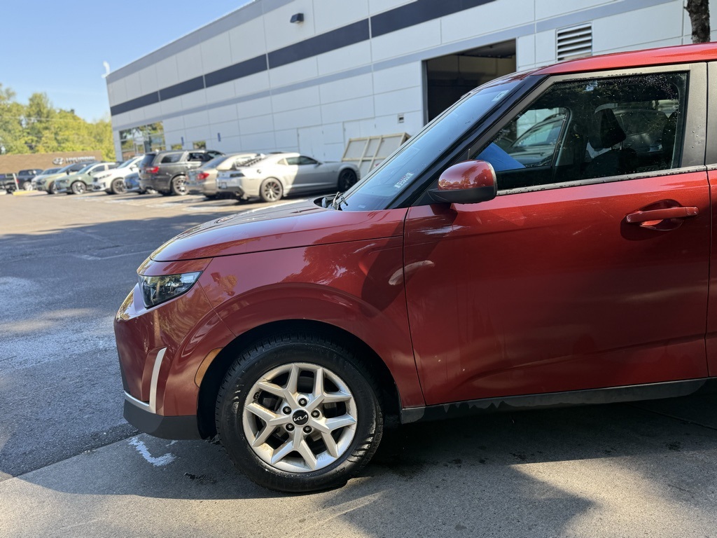 2023 Kia Soul LX photo 2