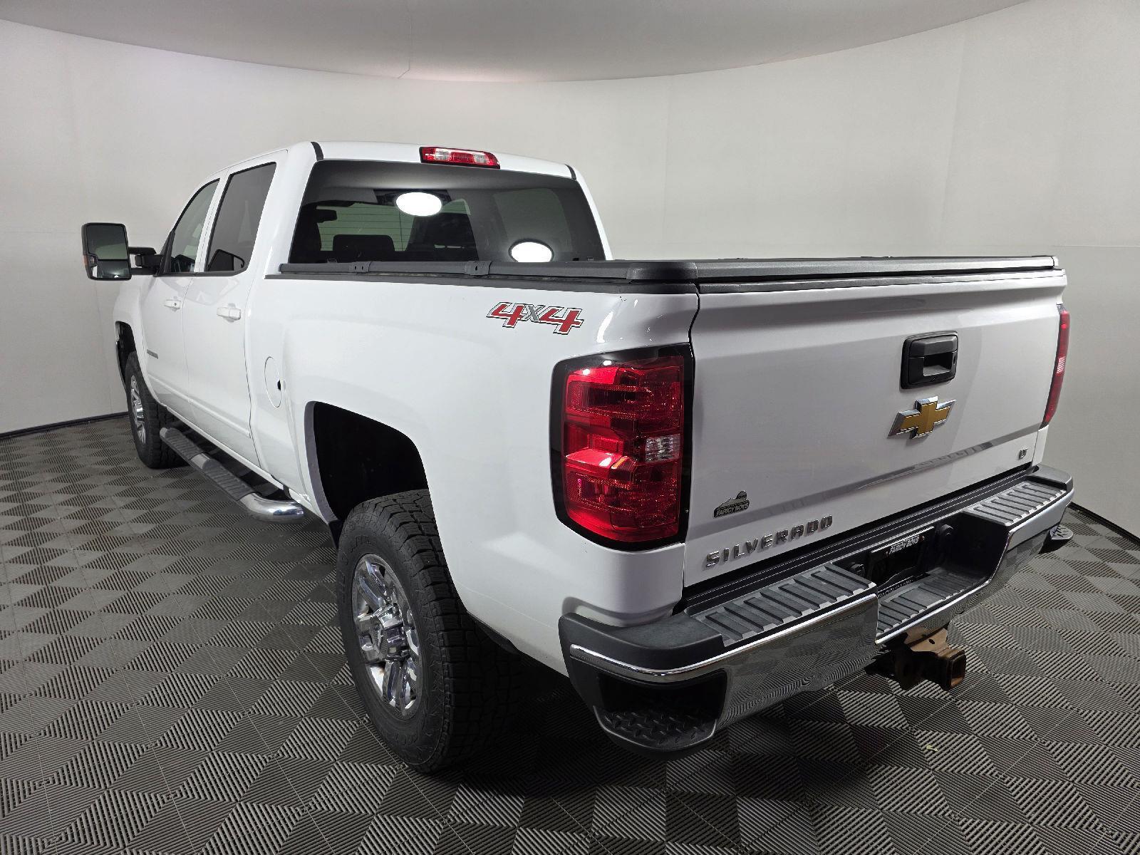 2016 Chevrolet Silverado 2500HD LT photo 3