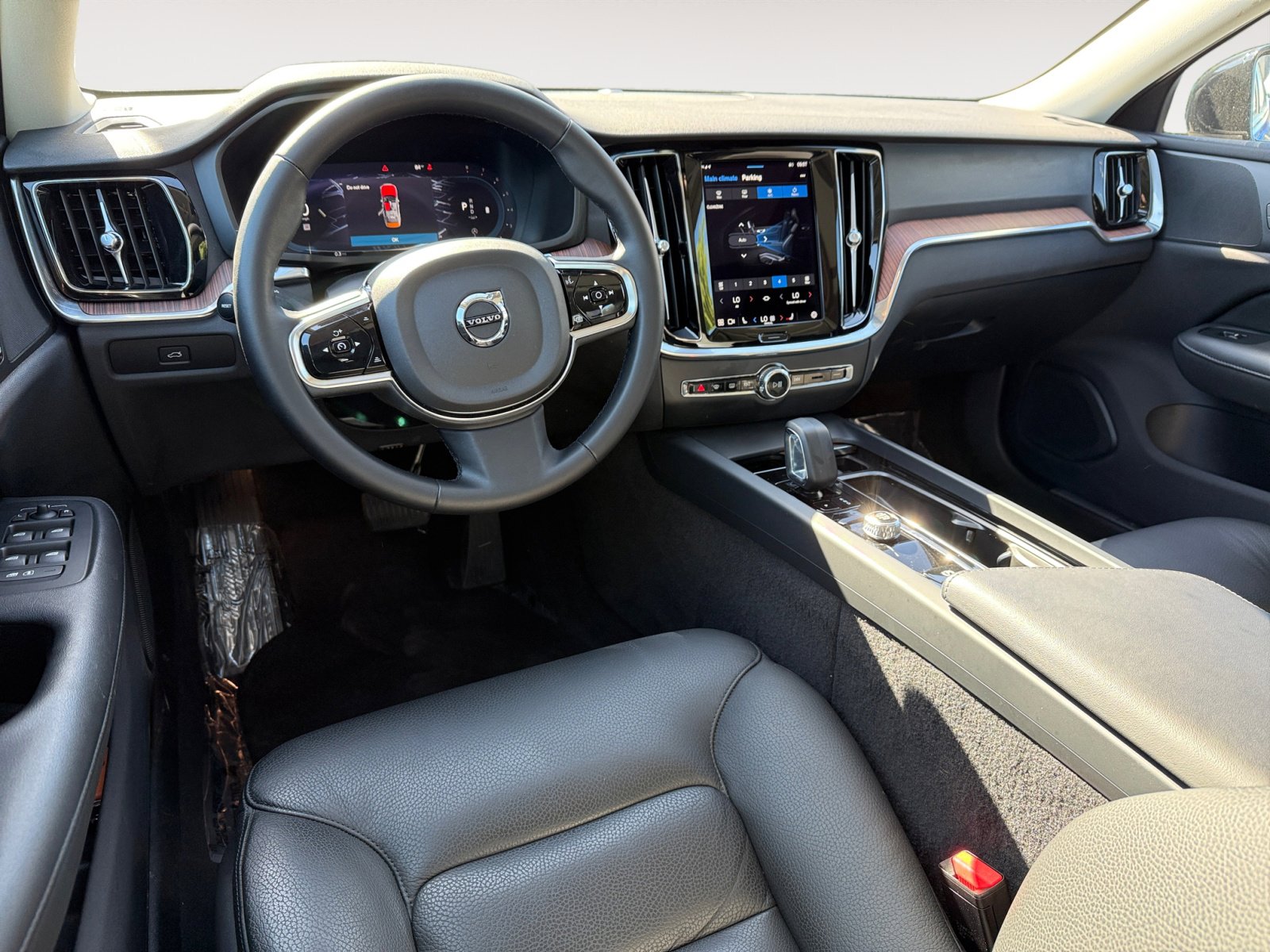 2024 Volvo S60 B5 Plus photo 15