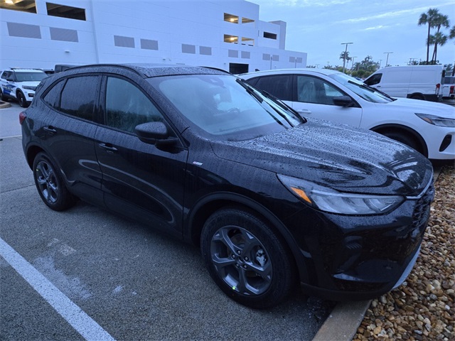 2025 Ford Escape ST-Line photo 2