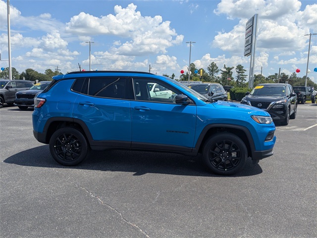 2025 Jeep Compass Latitude photo 3