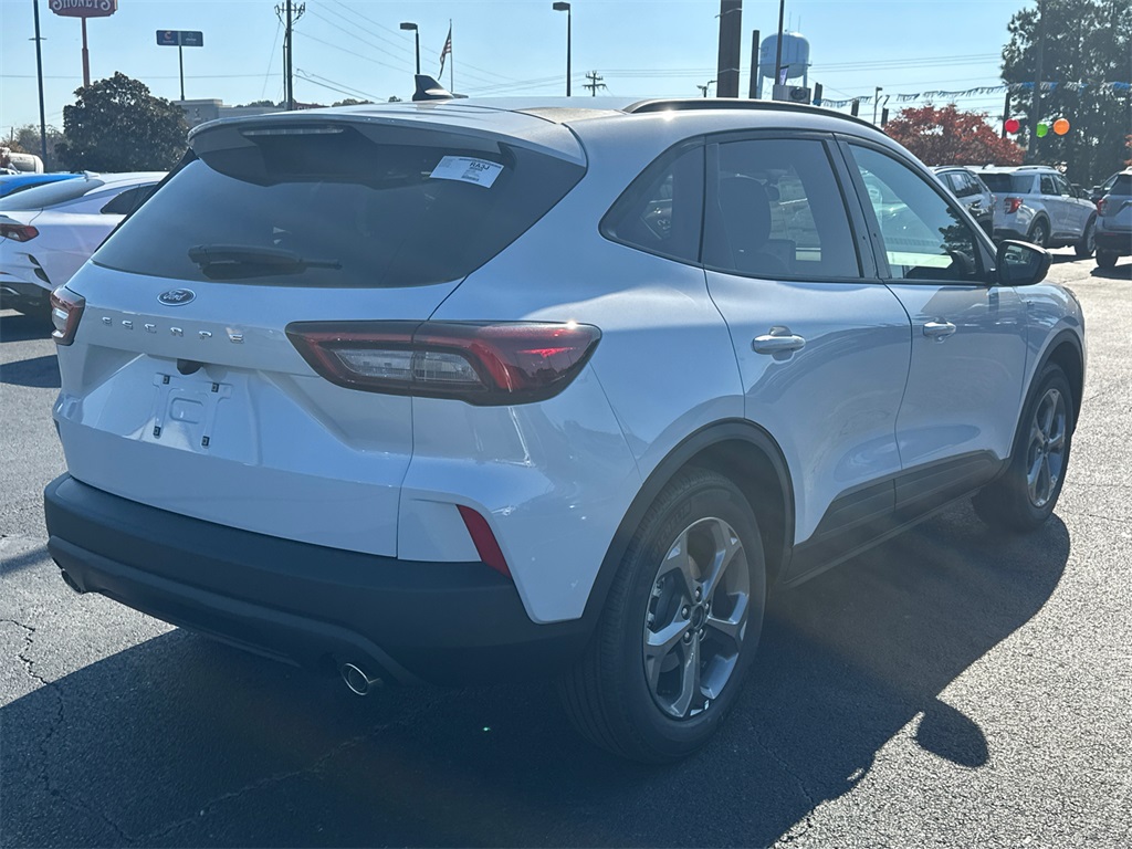 2026 Ford Escape ST-Line photo 3