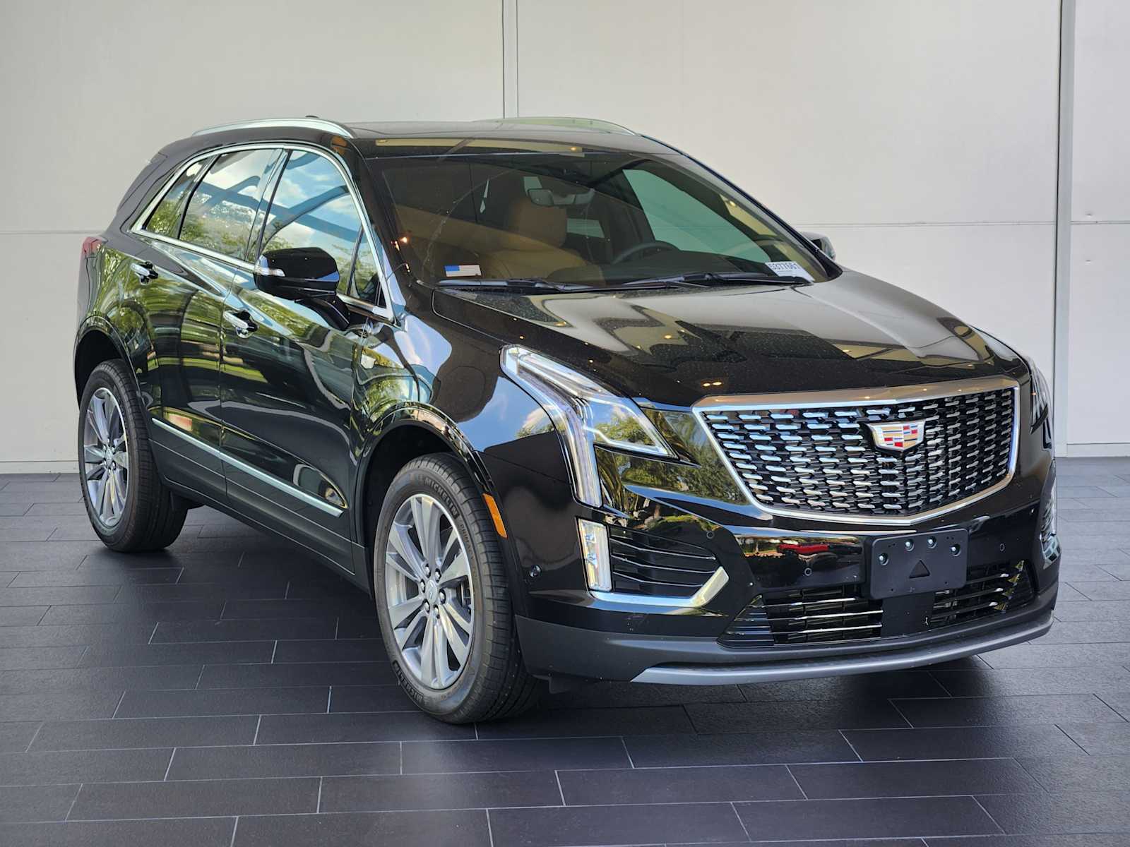 2025 Cadillac XT5 Premium Luxury photo 2