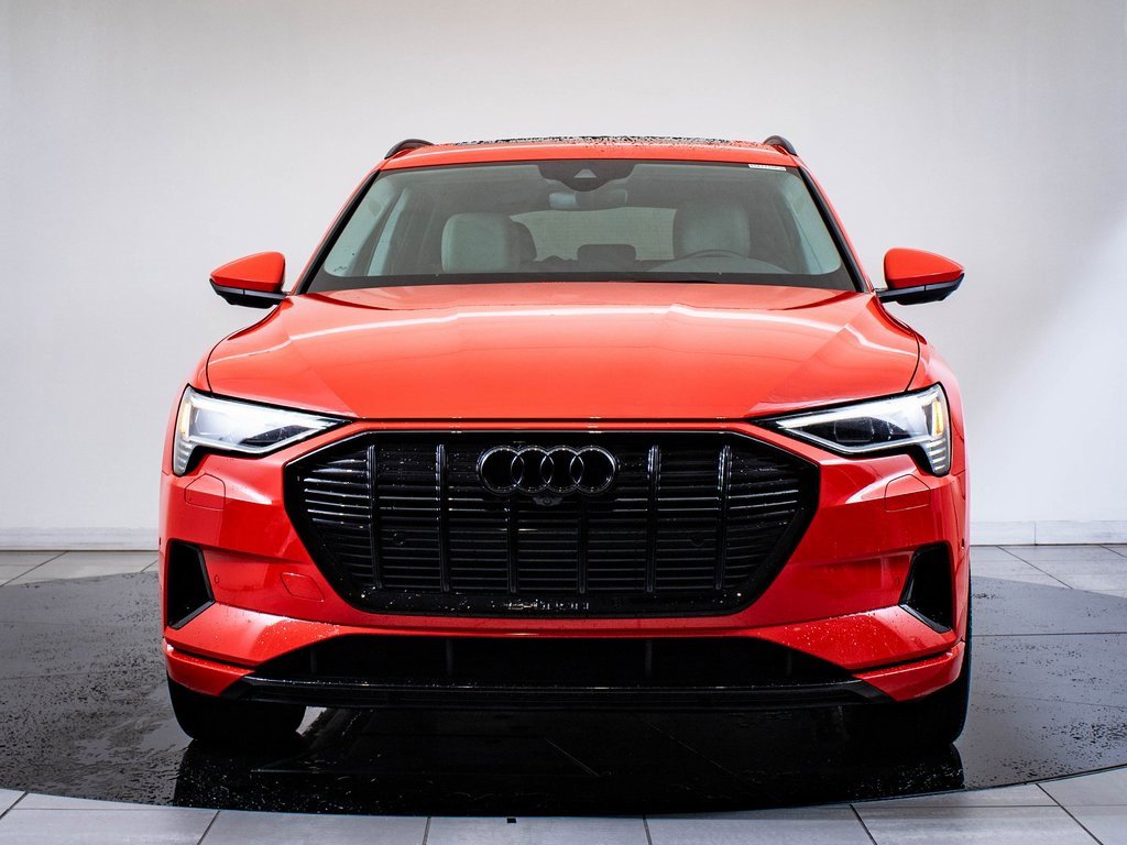 2022 Audi e-tron Premium Plus photo 2
