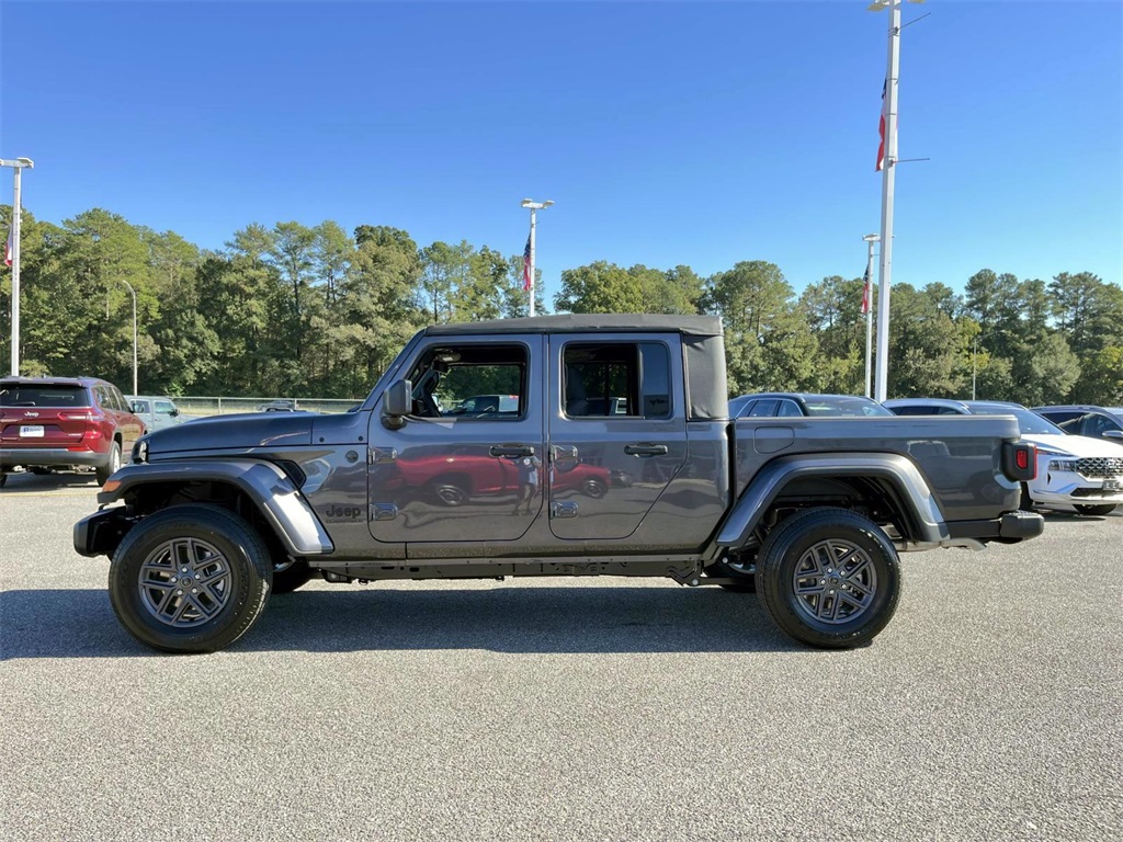 2025 Jeep Gladiator Sport S photo 2