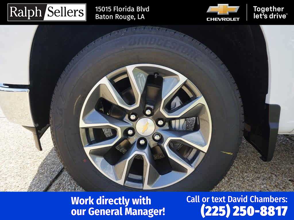 2025 Chevrolet Silverado 1500 LT photo 3