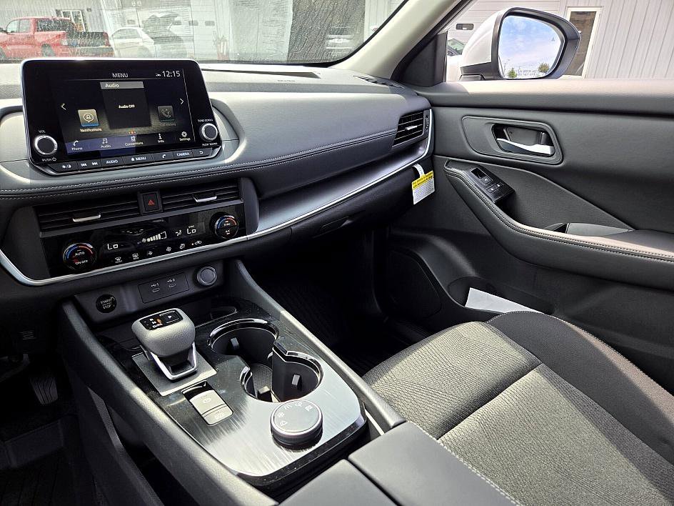 2026 Nissan Rogue SV photo 14