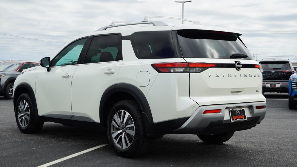 2023 Nissan Pathfinder SL photo 4