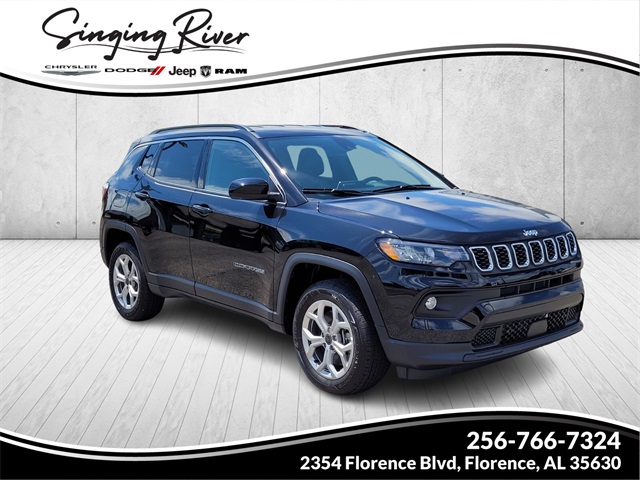 New 2025 Diamond Black Crystal Pearl-Coat Exterior Paint Jeep Latitude image 1