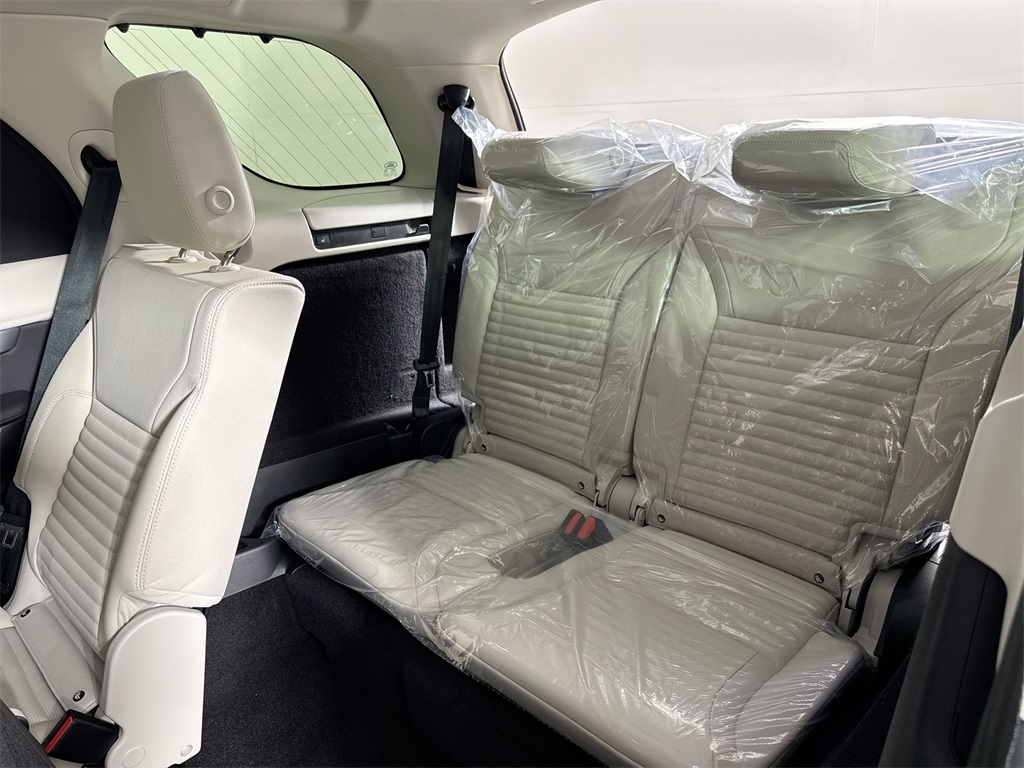 2025 Land Rover Discovery SE photo 21
