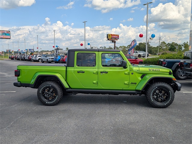 2025 Jeep Gladiator Willys photo 2
