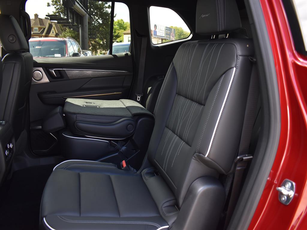 2026 Buick Enclave Avenir photo 13