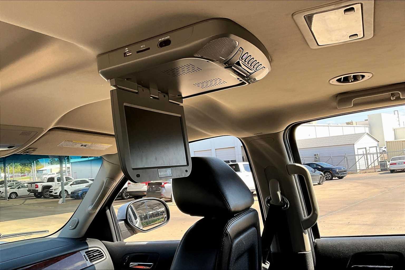 2012 Chevrolet Suburban LT photo 27
