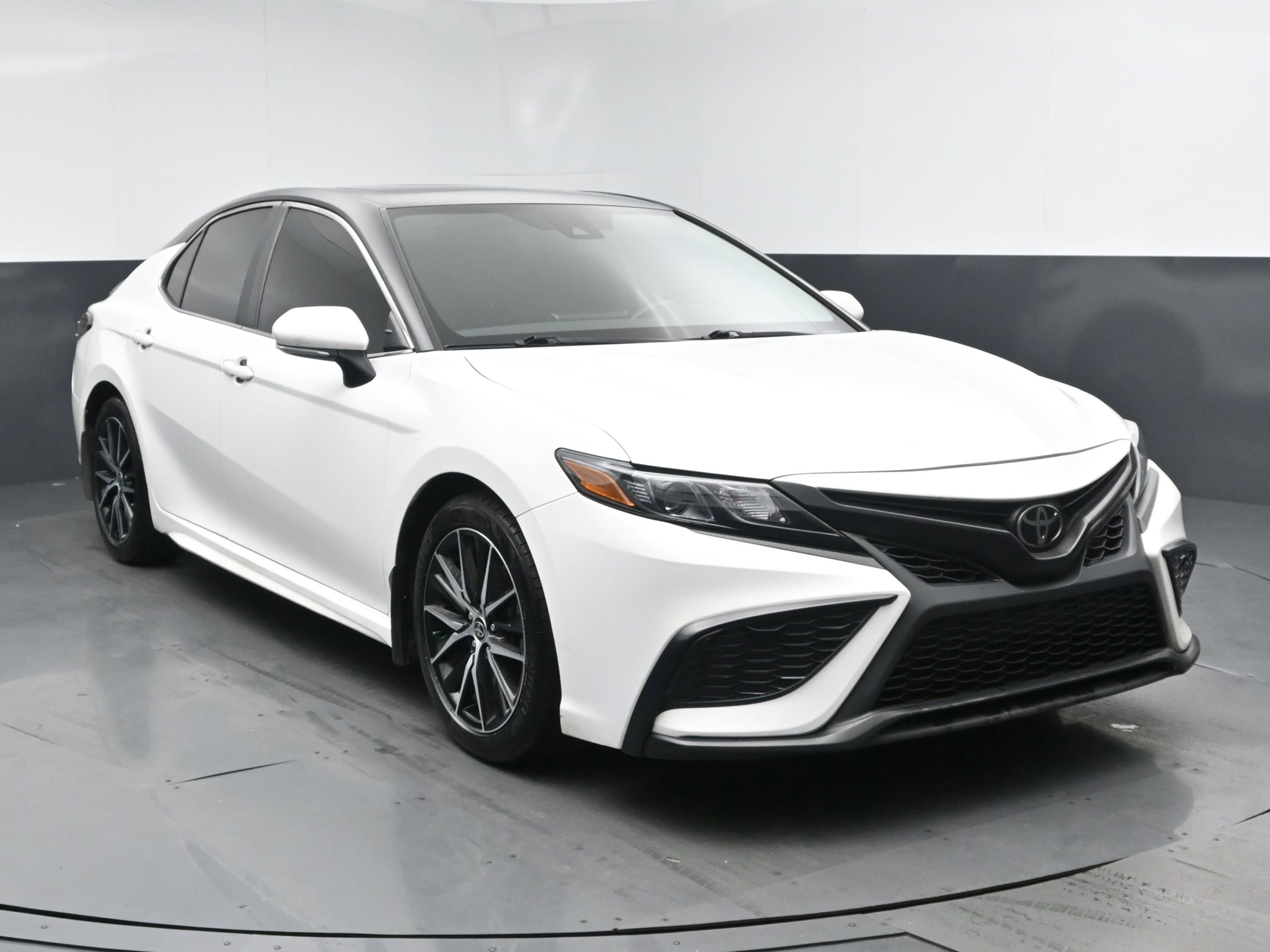 2023 Toyota Camry SE photo 2