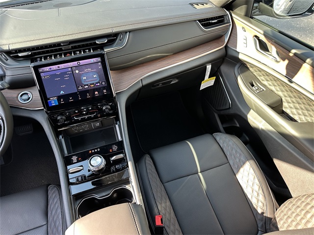 2025 Jeep Grand Cherokee L Summit photo 18